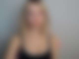 LuciaLittle's Live Sex Cam Show