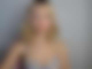 LuciaLittle's Live Sex Cam Show