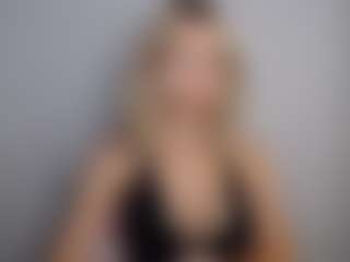 LuciaLittle's Live Sex Cam Show