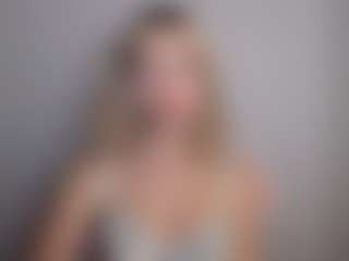 LuciaLittle's Live Sex Cam Show