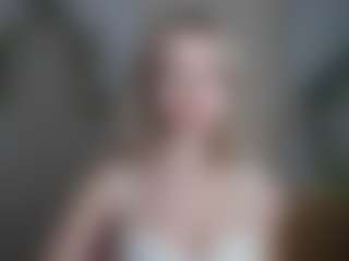 Live cam show with LuciaLittle - Upskirt on Milfs Live