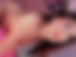 Live cam show with Vanessalombardy - Bald on Dare Cams