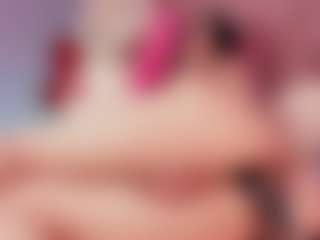 Live cam show with Vanessalombardy - Tease on Camsoda