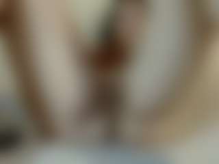 Live cam show with Lola4u - Hairy Pussy on AdultVida.com