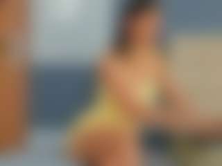 KieraThomas MILF webcam performer live streaming