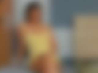KieraThomas MILF webcam performer live streaming