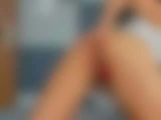 Live cam show with KieraThomas - Average on Dare Cams