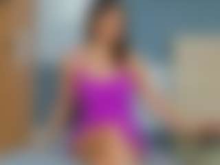 Live cam show with KieraThomas - Average on Latina Girls