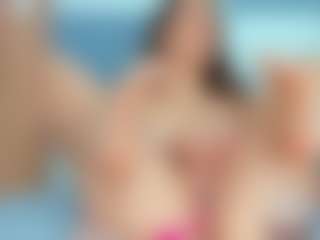 Live cam show with KieraThomas - Average on Soda Cam