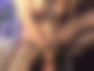Live cam show with Rapunzelll - Striptease on AdultVida.com