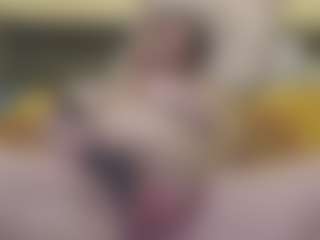 Live cam show with SandraCarina - Granny on Uber Horny