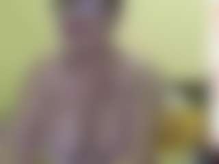 Live cam show with SandraCarina - Housewife on madthumbs