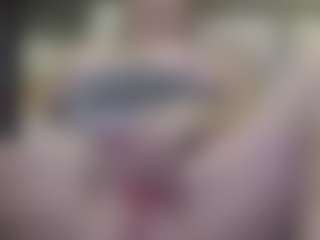 Live cam show with SandraCarina - Housewife on Milf Play