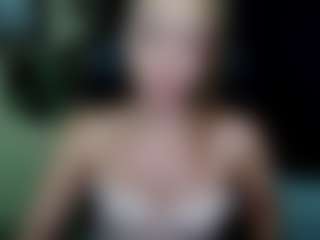 Live cam show with EmillyPlay - Green Eyes on luckytryst.com