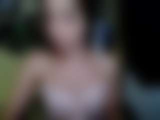 Show in cam erotica live di EmillyPlay