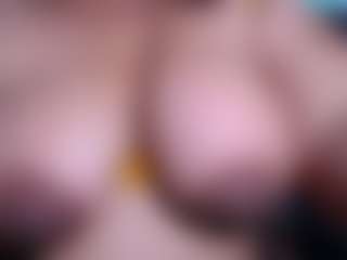 Ebony-olsson MILF webcam performer live streaming