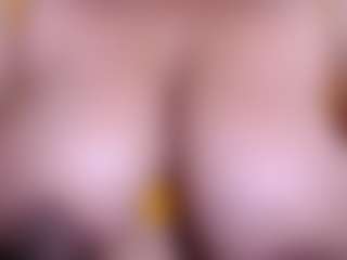 Ebony-olsson MILF webcam performer live streaming