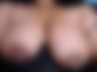 Ebony-olsson MILF webcam performer live streaming