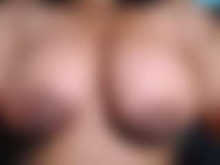 Live cam show with Ebony-olsson - Big Tits MILF on crypto-cams