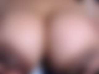 Live cam show with Ebony-olsson - Flirt MILF on sexylive.show