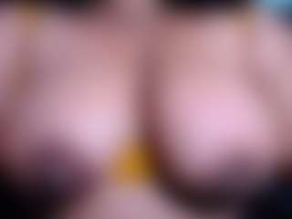 Ebony-olsson MILF webcam performer live streaming