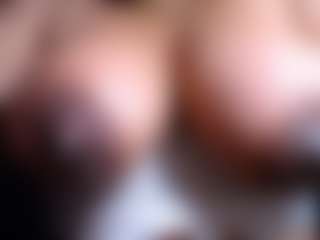 Live cam show with Ebony-olsson - Brown Eyes MILF on Gym Cam Girls