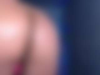 Live cam show with Ebony-olsson - Middle Aged on Camsoda