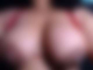 Live cam show with Ebony-olsson - Bedroom MILF on boobsie.com