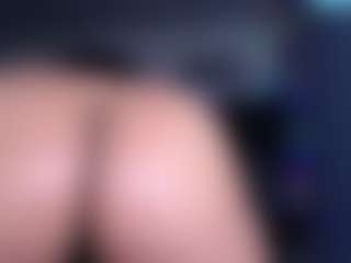 Live cam show with Ebony-olsson - Middle Aged on Camsoda