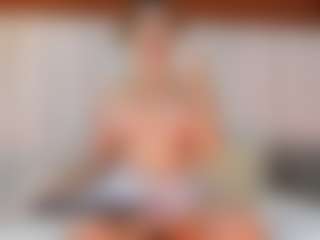 Live cam show with Annyy-Rosse - Brown Eyes Blonde Hair on SpankPalCams