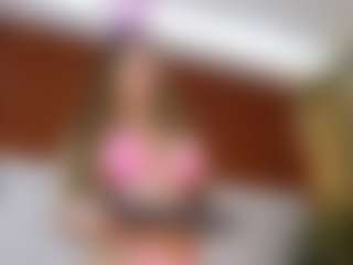 Live cam show with Annyy-Rosse - Athletic Bedroom on Strip Flash - Live Sex Shows