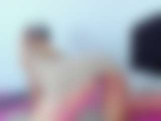 Live cam show with EmmaRogers - Gamer Asian on CamClone