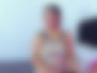 Live cam show with EmmaRogers - Teen (18+) on Streamer API
