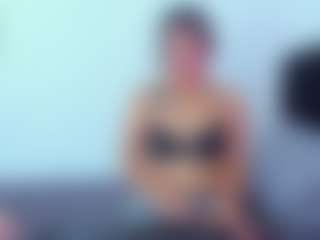 Live cam show with EmmaRogers - Ebony Lush on Milfs Live
