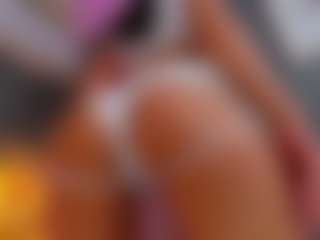 Live cam show with AmedeeaBanks - Shaved Pussy on Milfs Live