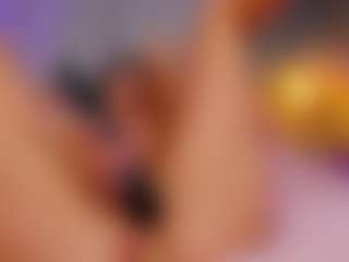Live cam show with AmedeeaBanks - Lactating on Camsoda