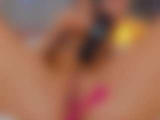 Live cam show with AmedeeaBanks - Cum on madthumbs