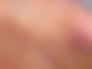 Live cam show with AmedeeaBanks - Average on Milfs Live