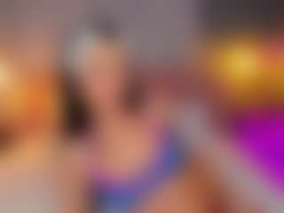 Live cam show with AmedeeaBanks - Average on Uber Horny