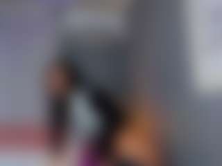 Live cam show with AmedeeaBanks - Shaved Pussy Curvy on xDating