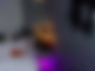 Spettacolo in cam dal vivo con AmedeeaBanks - College Curvy su Camsoda