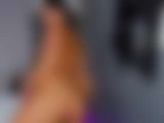 Live cam show with AmedeeaBanks - Big Ass Teen (18+) on Camsoda