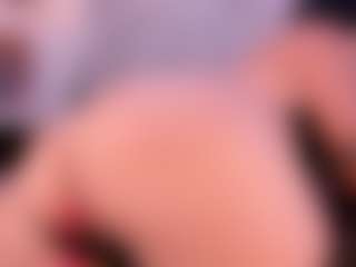 Live cam show with AntonelaLopez - Shaved Pussy MILF on Camsoda