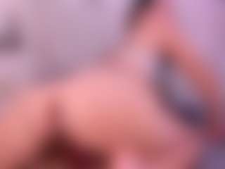 Live cam show with AntonelaLopez - Latina on Streamer API | colombia