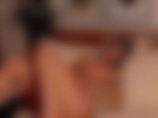 Live cam show with Luna Ruso - Teen (18+) on hotwifechat.live