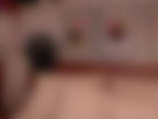 Live cam show with Luna Ruso - Teen (18+) on live18s.com