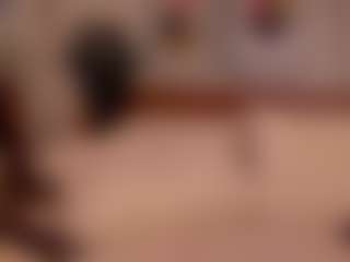 Live cam show with Luna Ruso - Facesitting on Camsoda