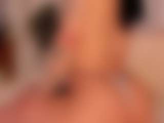Live cam show with Luna Ruso - Lush on studioflirtlive.com