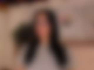Live cam show with Luna Ruso - Fingering Teen (18+) on SxyPornLive