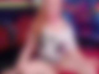 Live cam show with Kittie Purry - Muscle on Instabang
